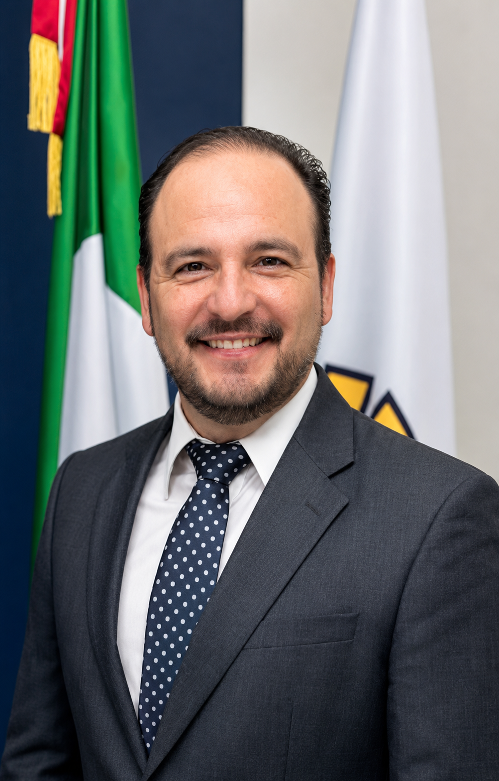 Mtro. Eusebio Llarena Montaño, Rector de la Universidad Antonio Caso
