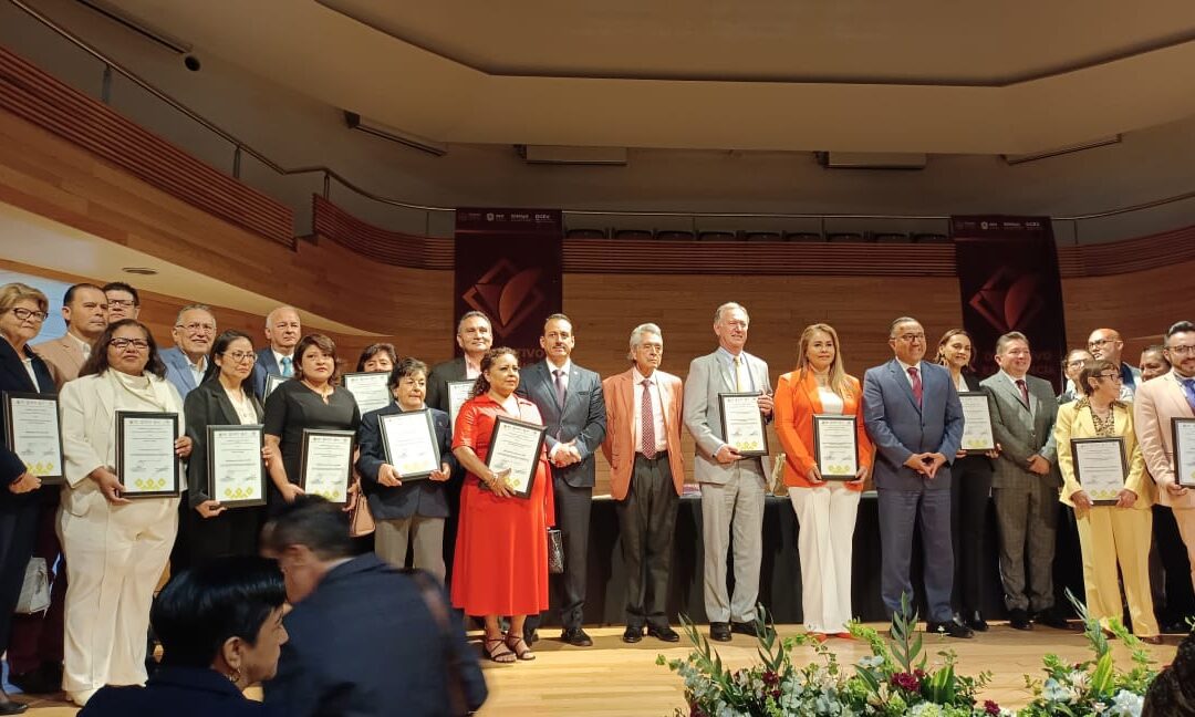 La Universidad Antonio caso recibe el Distintivo de Excelencia otorgado por la Secretaría de Educación de Veracruz